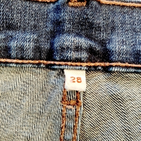 Levi's Women's Jean Shorts Size 28 Mid Thigh Stretch Denim Classic Red Tag EUC - Picture 6 of 13